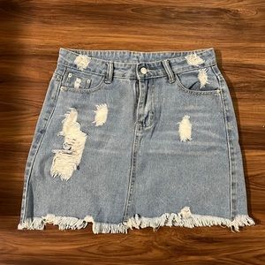 SHEIN Light Wash 5 Pocket Distressed Denim Skirt in a size Large